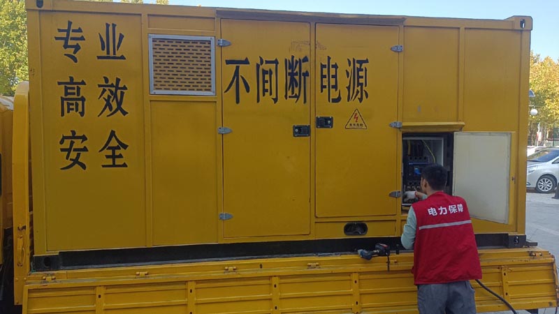开封柴油发电机组和UPS电源配合使用时，如何避免切换过程中的电力中断？